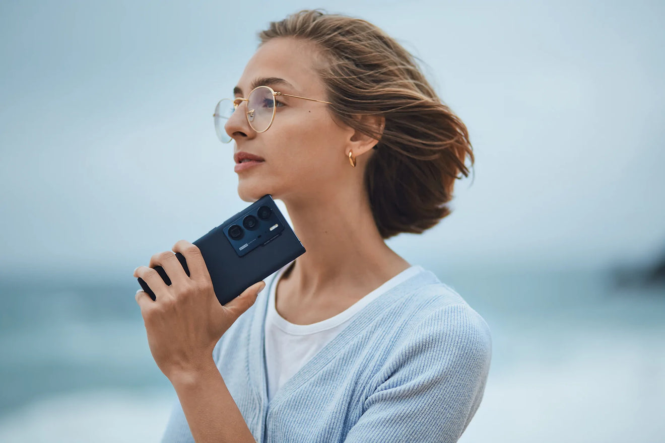 ZTE Axon 40 Ultra's lifestyle shot by the sea